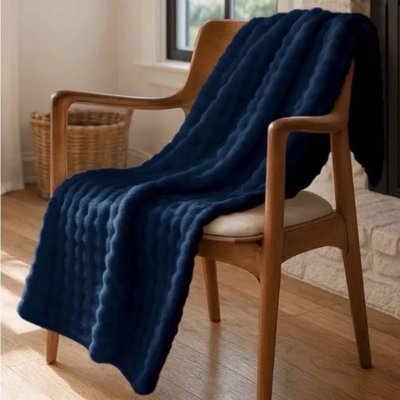 Hythe Luxurious Navy Bubble BlanketThrow Blanket